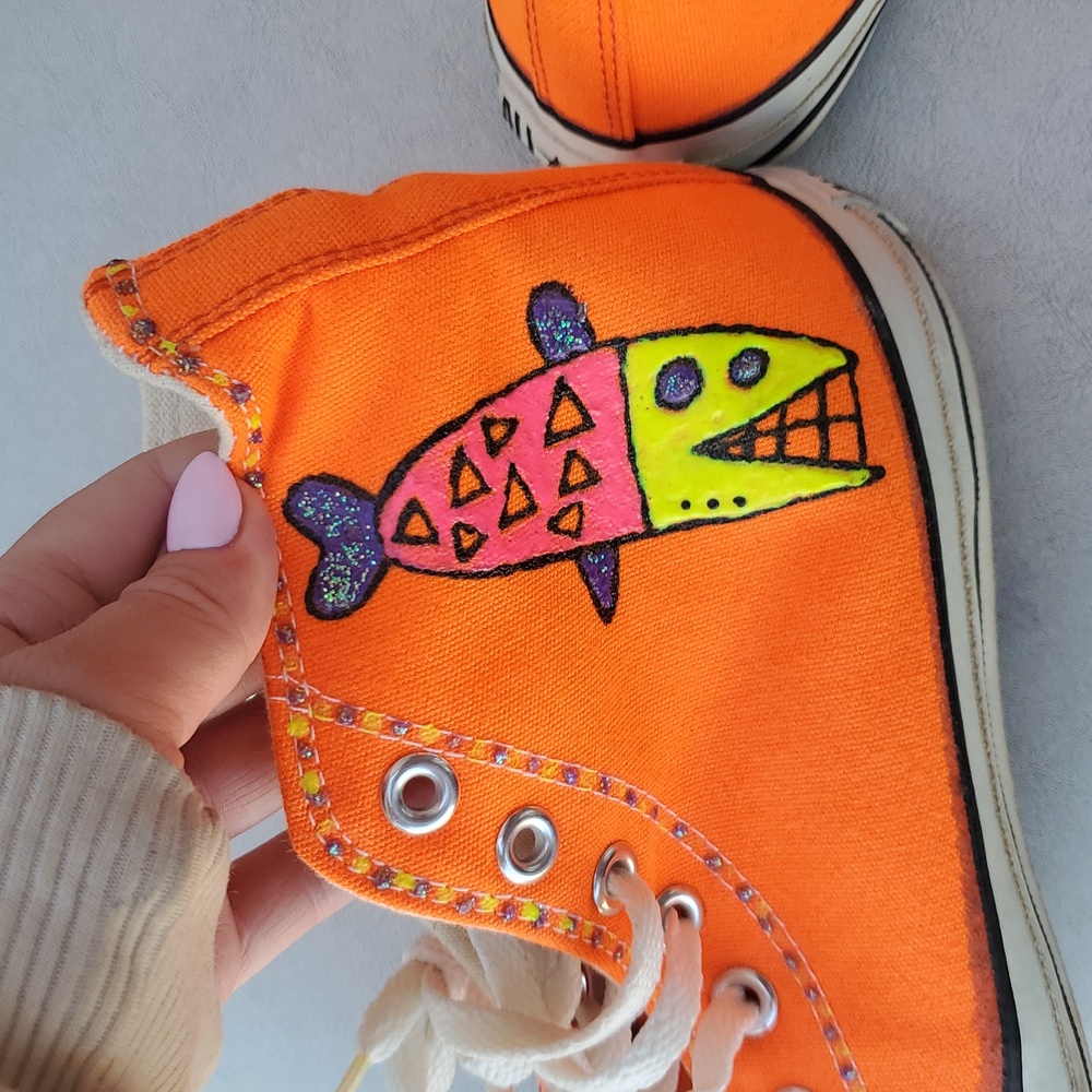 🔥 Rare Custom Converse – Made in USA!Hand‑Painted One‑of‑a‑Kind High Tops - Picture 9 of 12
